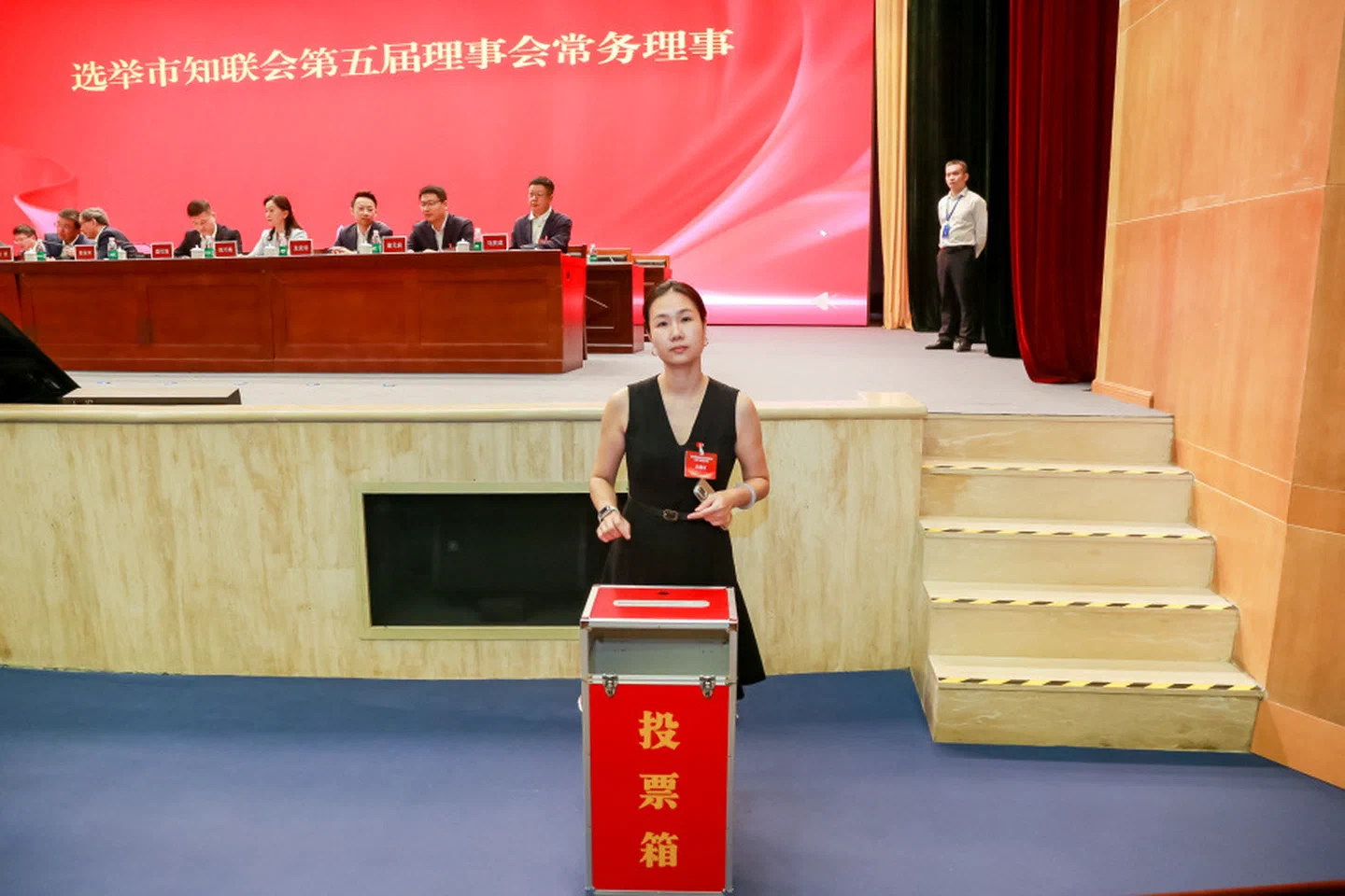 庆祝李老师当选深圳市知联会第五届理事会常务理事